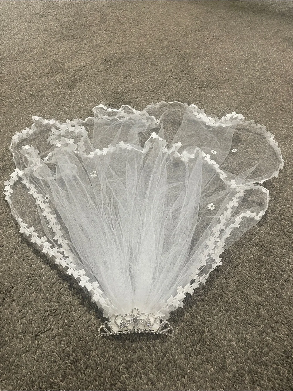 Children’s First Communion Veil with Floral Lace Trim- true white- never worn